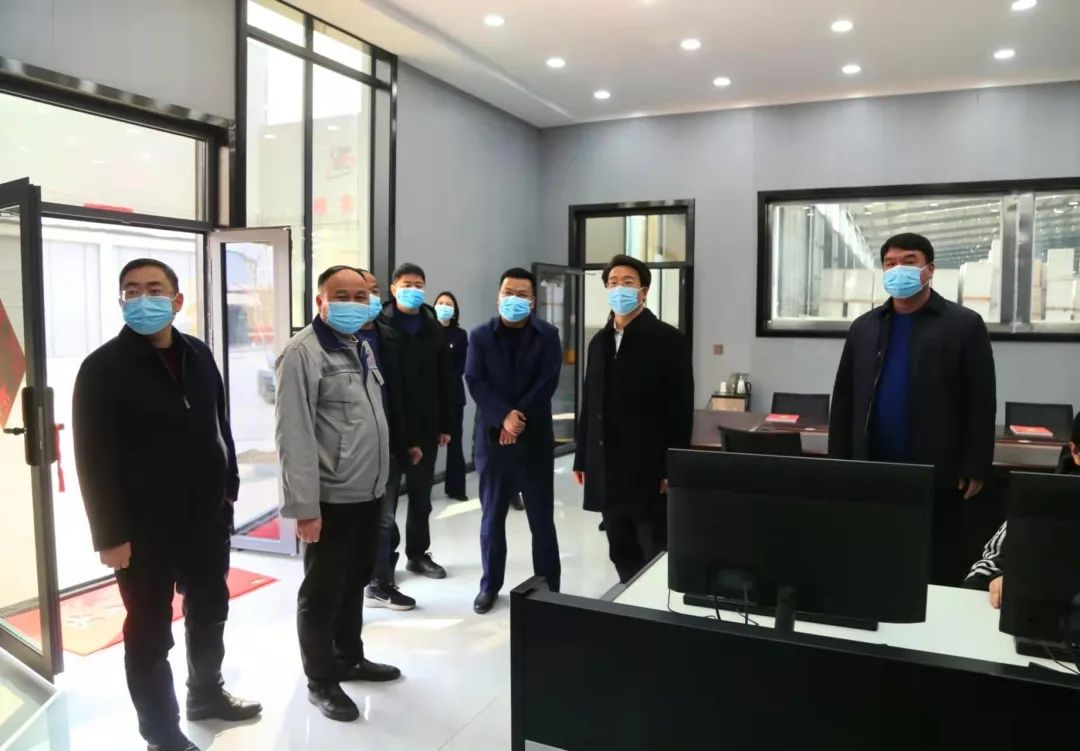 新密市市委副書記、市長(zhǎng)程洋調(diào)研新密市正興耐火材料有限公司，送服務(wù)強(qiáng)信心，沖刺首季“開門紅”！(圖1)